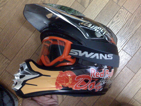 ヘルメットステッカーはじめました 冷やし中華はじめました風に Pit In ヘルメットステッカーはじめました 冷やし中華はじめました風に Pit In